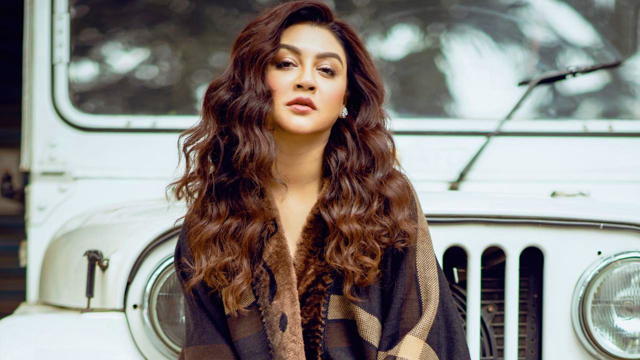 চারিদিকে ঠান্ডা কোথাও বসতে পারছি না : জয়া আহসান