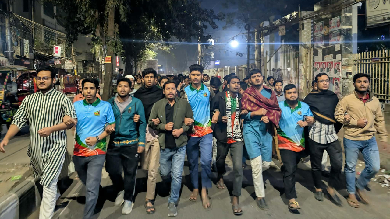 শেরপুরে বিএনপি কর্তৃক জামায়াত নেতা খুনের প্রতিবাদে জবিতে বিক্ষোভ