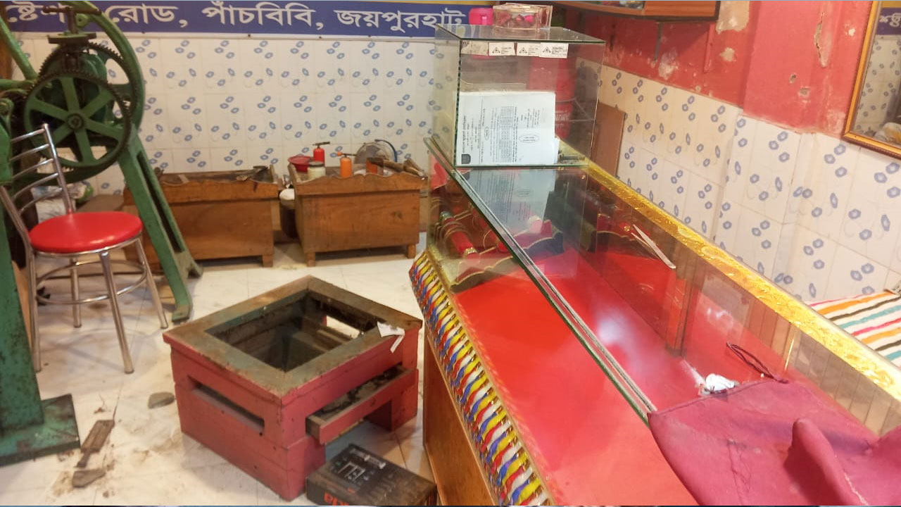 নৈশপ্রহরীকে বেঁধে জুয়েলারি দোকানে ডাকাতি, ৩৫ ভরি স্বর্ণ লুট