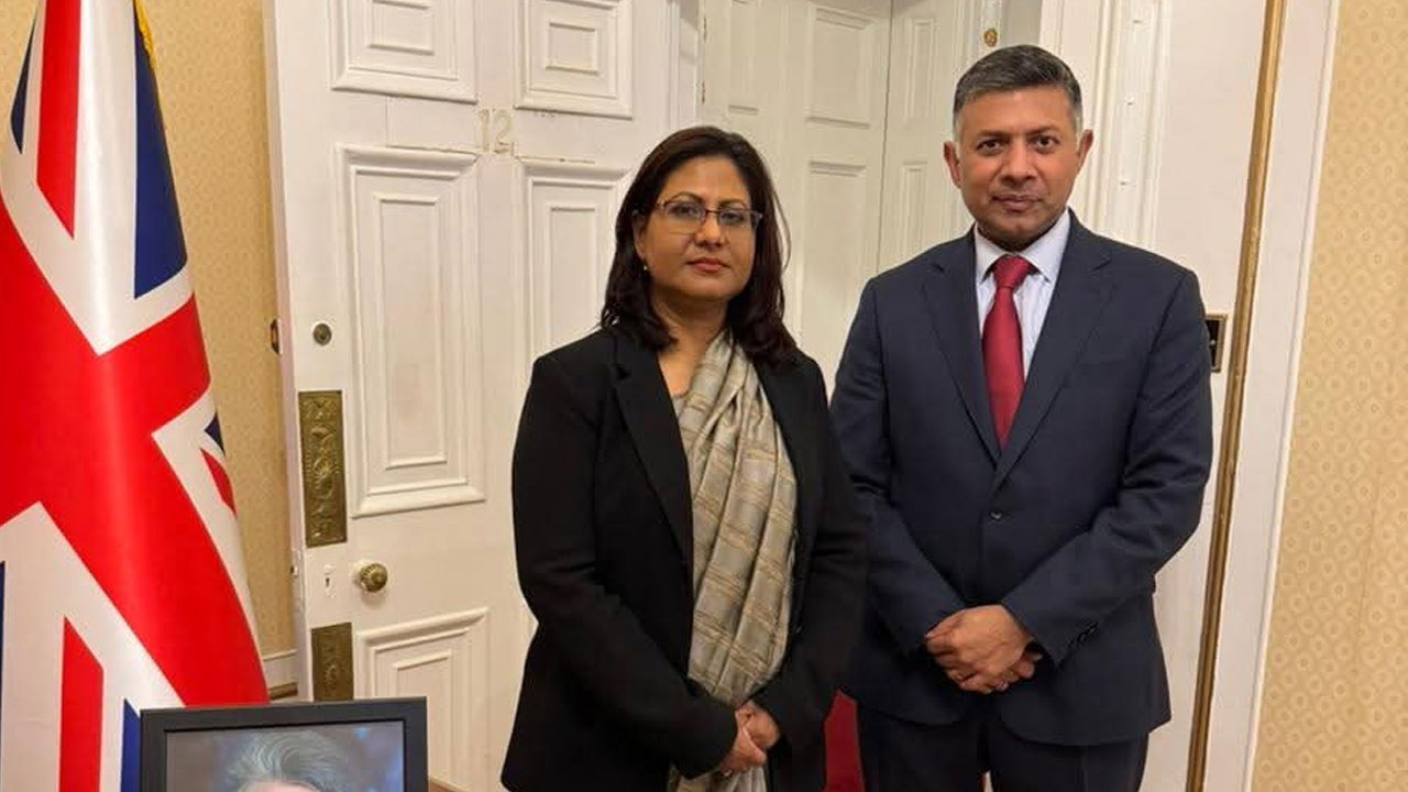 খালেদা জিয়ার জন্য রাখা শোকবইয়ে লন্ডনভিত্তিক একাধিক দূতের স্বাক্ষর