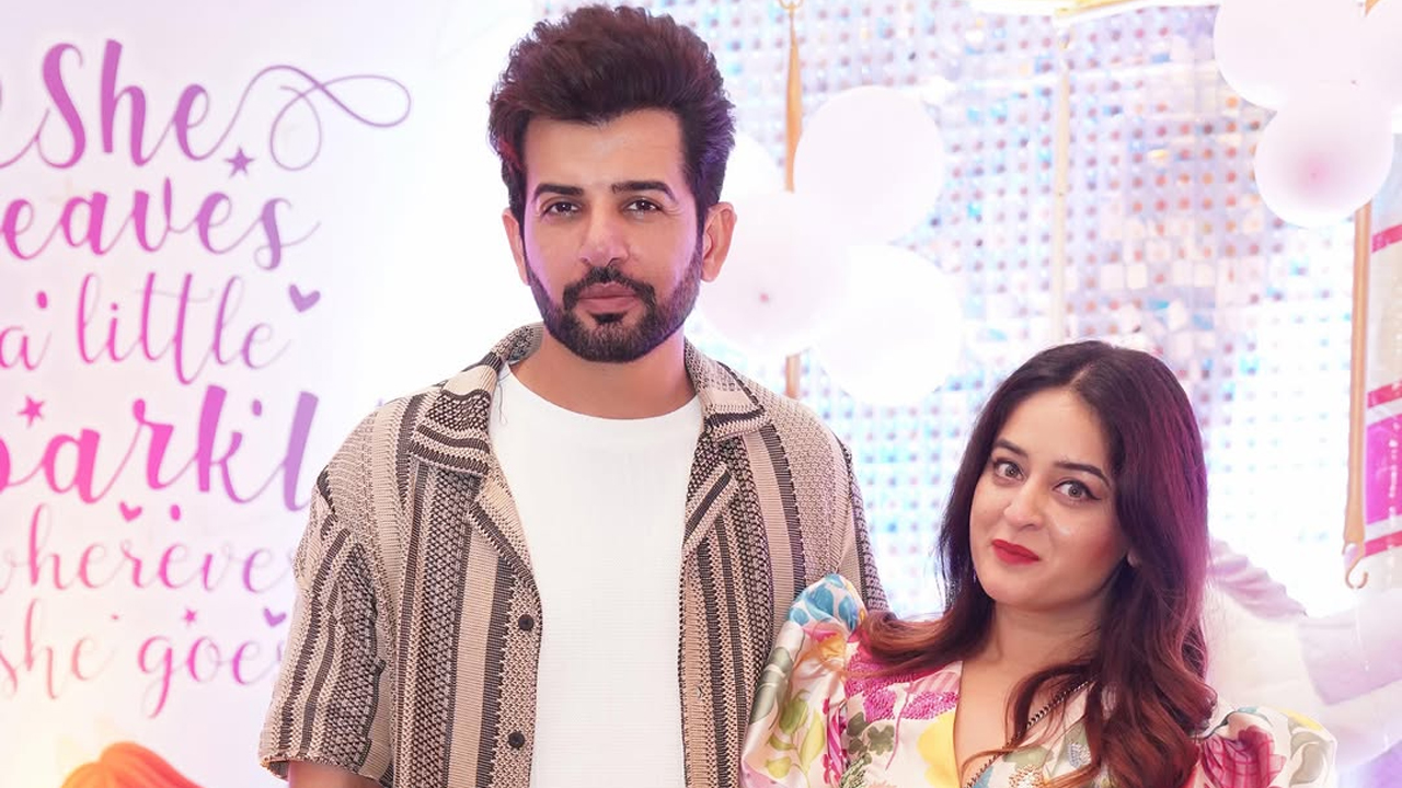 বিচ্ছেদ ঘোষণার পর একসঙ্গে সেলফি তারকা জুটির