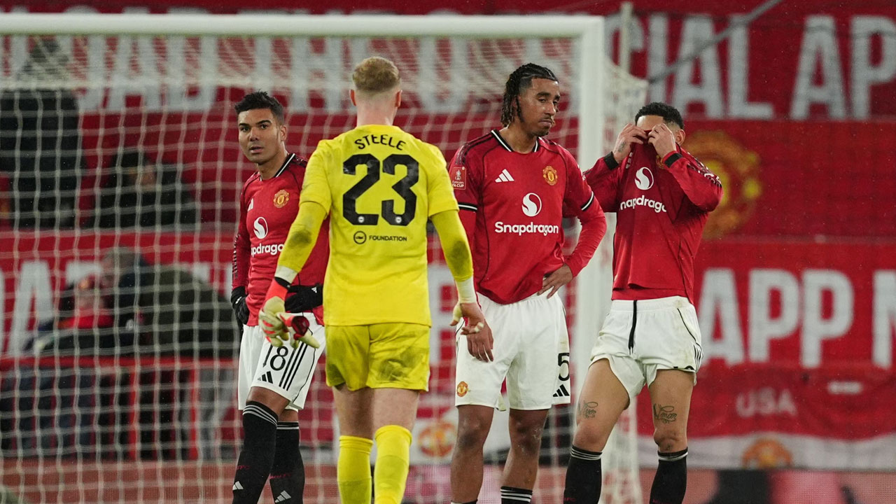 নতুন বছরে ১১ দিনেই শেষ ম্যানইউর শিরোপার আশা