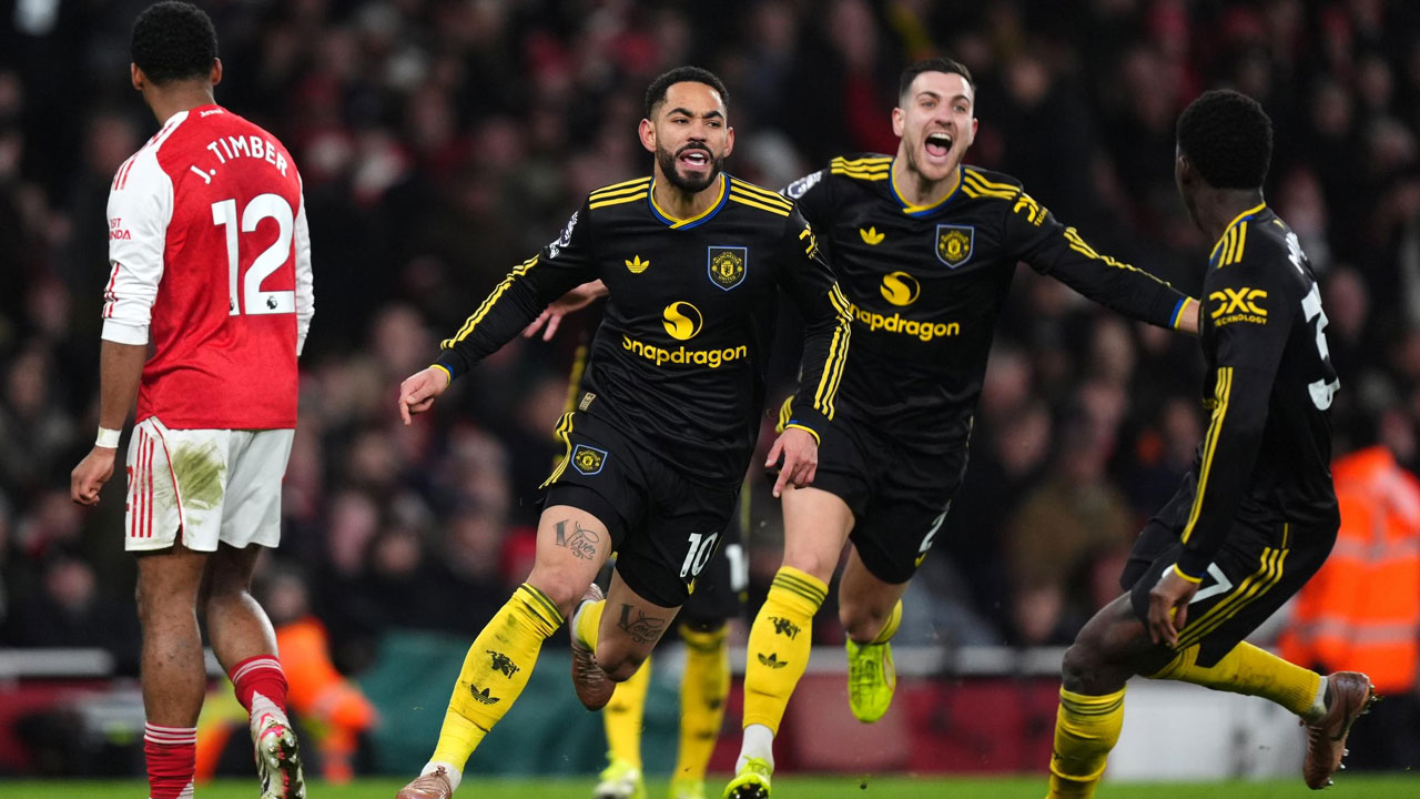 আর্সেনালের শিরোপার স্বপ্নে বড় ধাক্কা দিলো ম্যানইউ