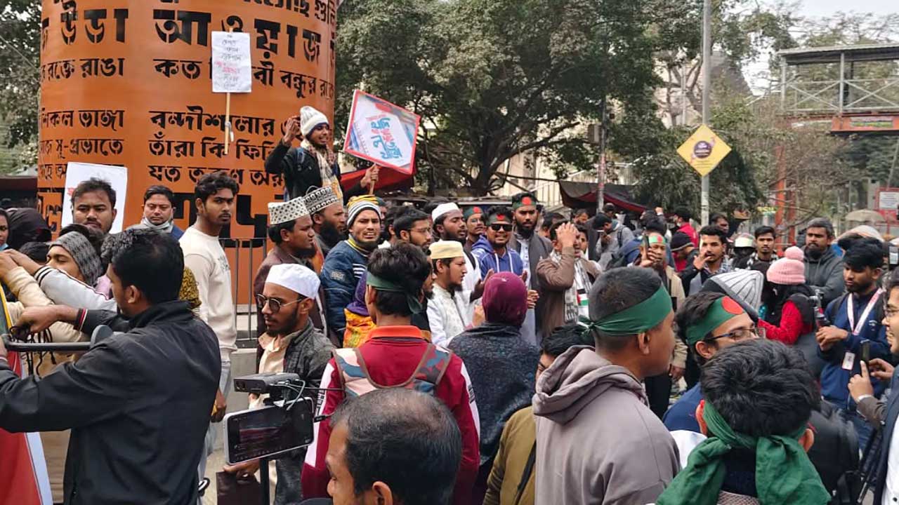 শাহবাগ চত্বরে জড়ো হচ্ছেন ইনকিলাব মঞ্চের নেতাকর্মীরা