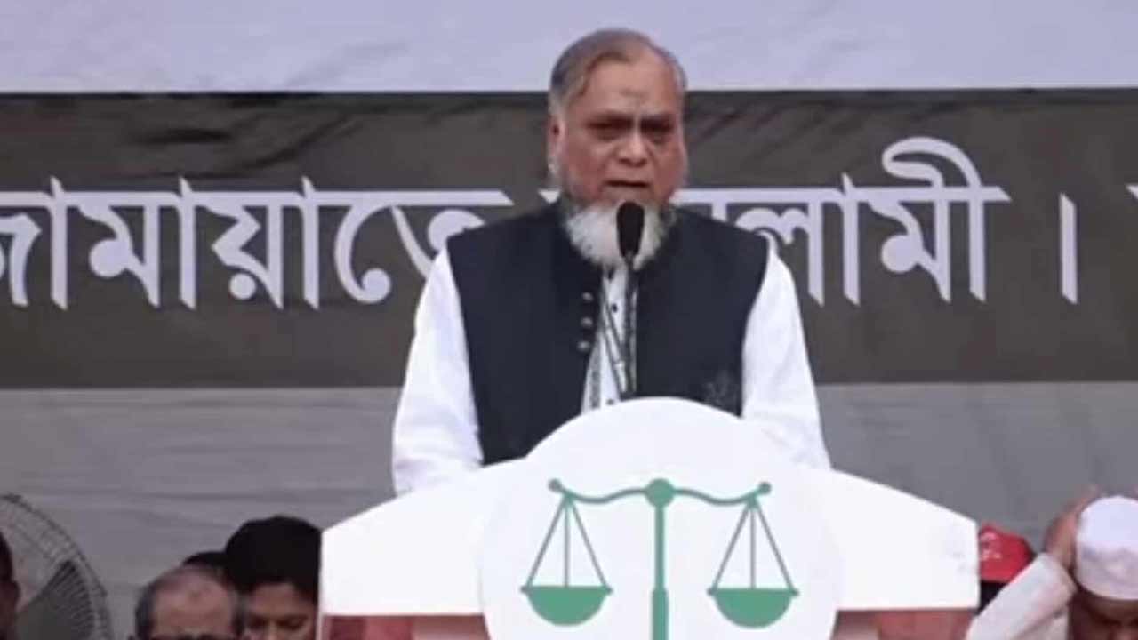 ১৭ বছর পর লন্ডন থেকে একজন মুফতি এসেছেন দেশে : মিলন