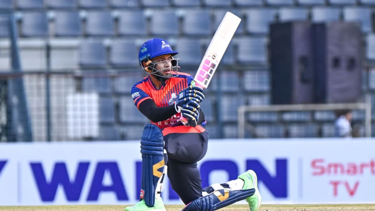 রাজশাহীর ‘সম্মানিত’ মুশফিকের হ্যাটট্রিক শিরোপা জয়