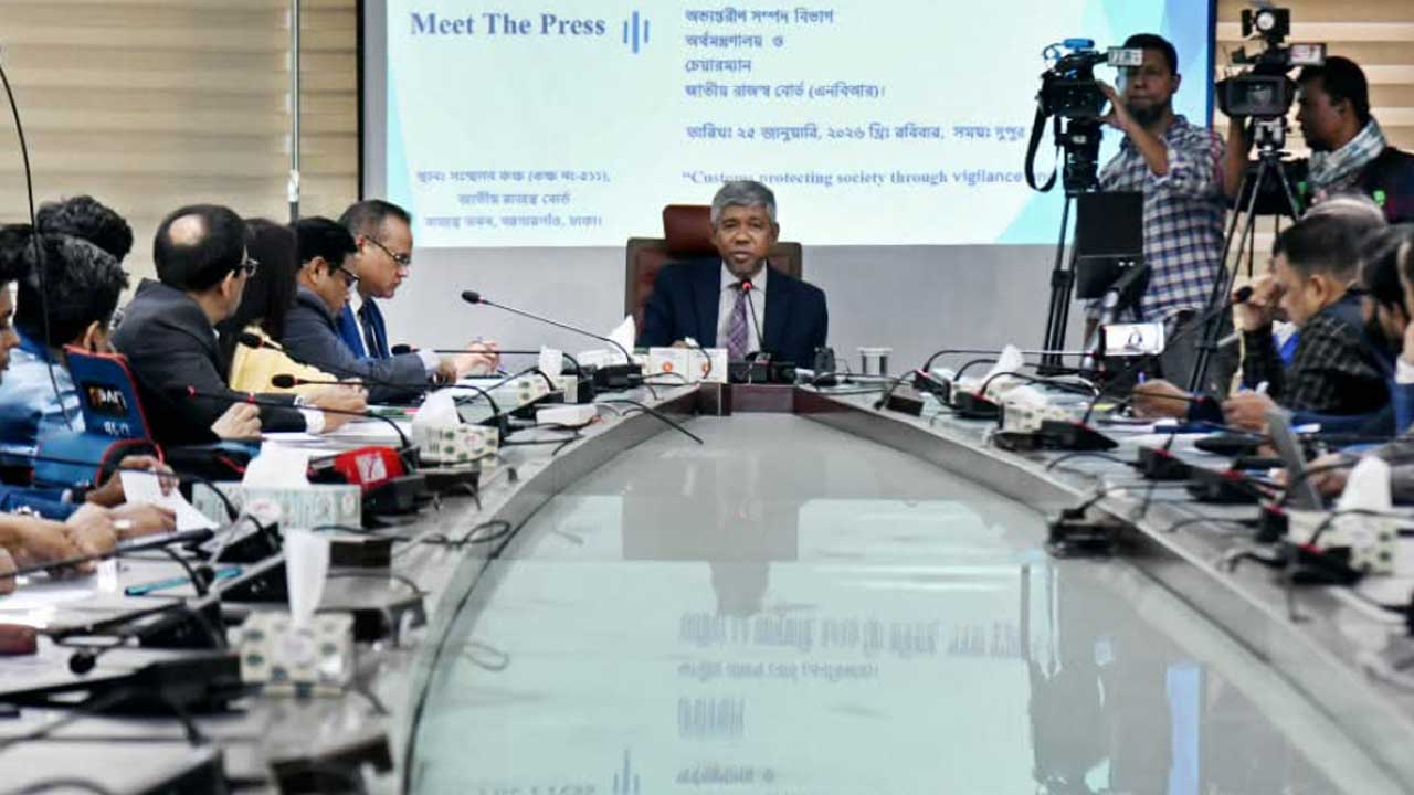 পণ্যের দাম বৃদ্ধির প্রধান কারণ ডলারের মূল্যবৃদ্ধি, কর নয়