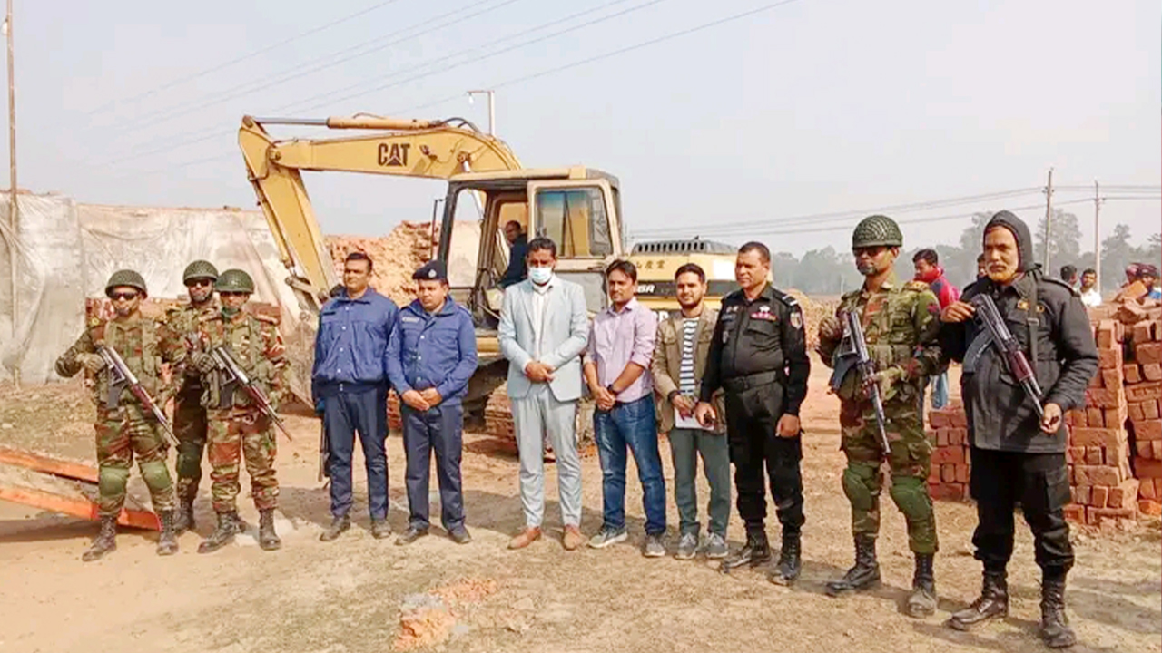 কৃষিজমির মাটি ইটভাটায় ব্যবহার, ১৯ লাখ টাকা জরিমানা