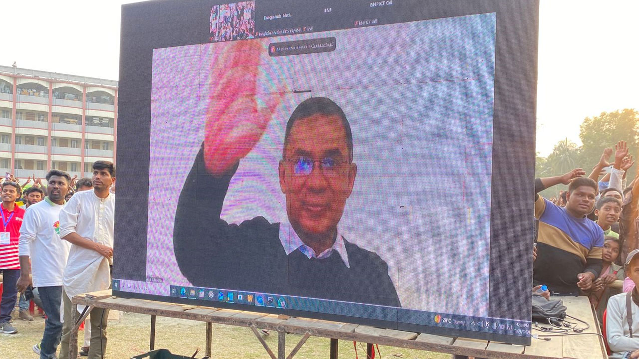 ভোট দিয়ে চলে এলে চলবে না, কেন্দ্রেই থাকতে হবে : তারেক রহমান