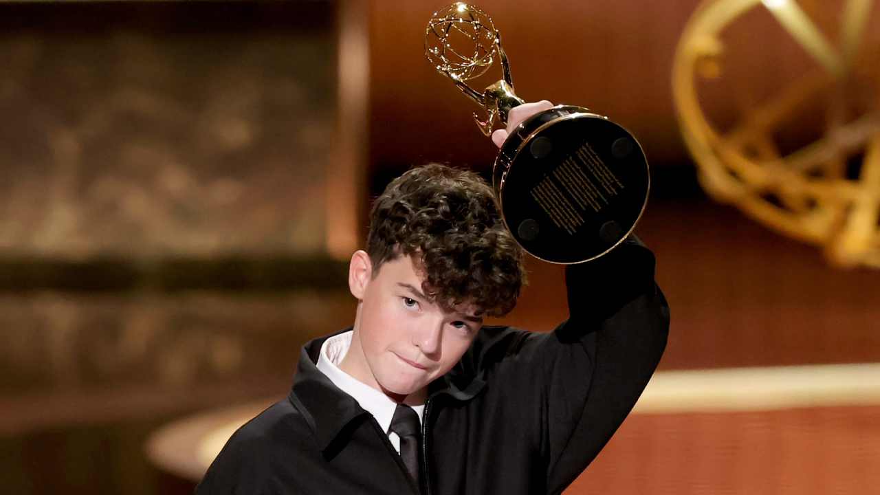 গোল্ডেন গ্লোবের মঞ্চে ইতিহাস গড়ল ওয়েন কুপার