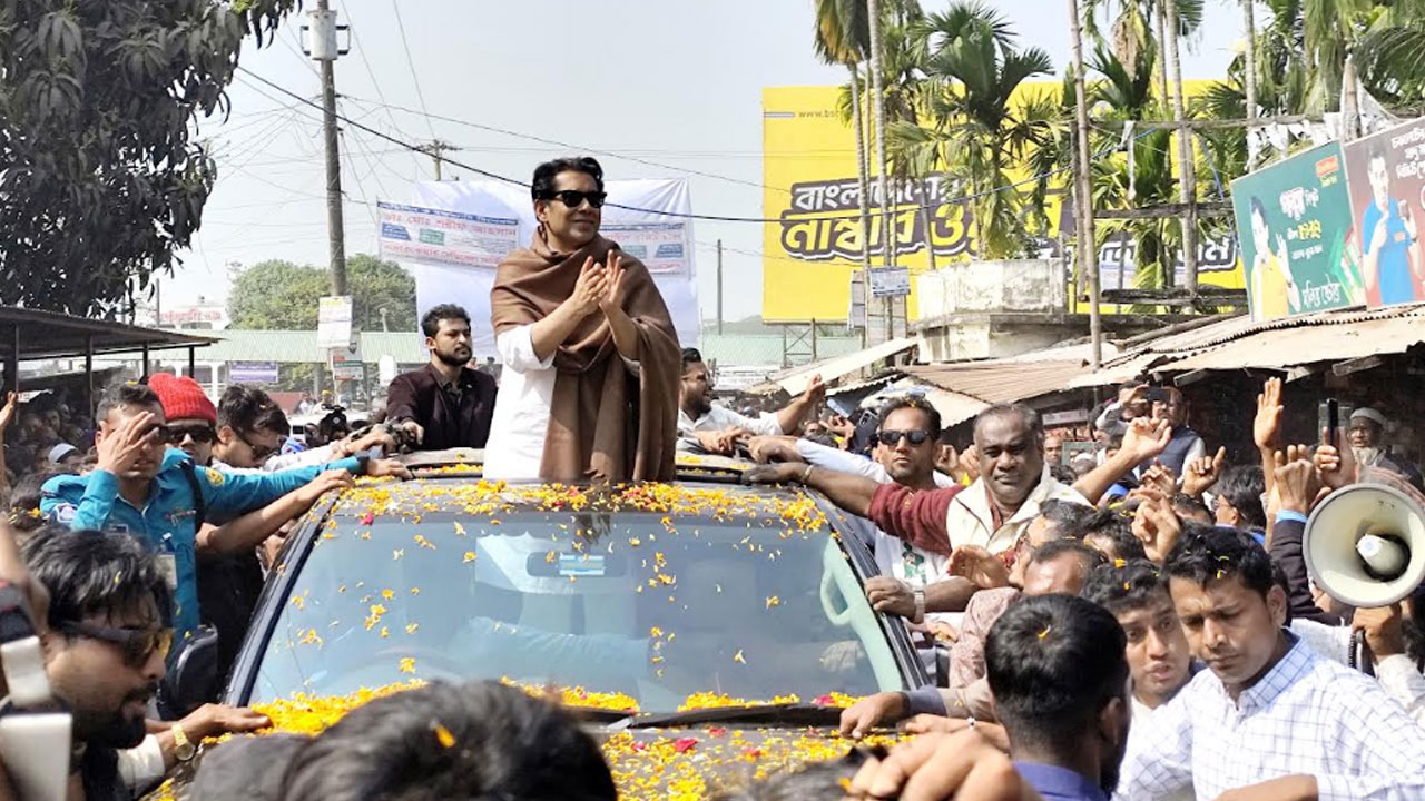 ভোলায় নির্বাচনী প্রচারণায় ব্যারিস্টার পার্থ, পথে পথে মানুষের ঢল