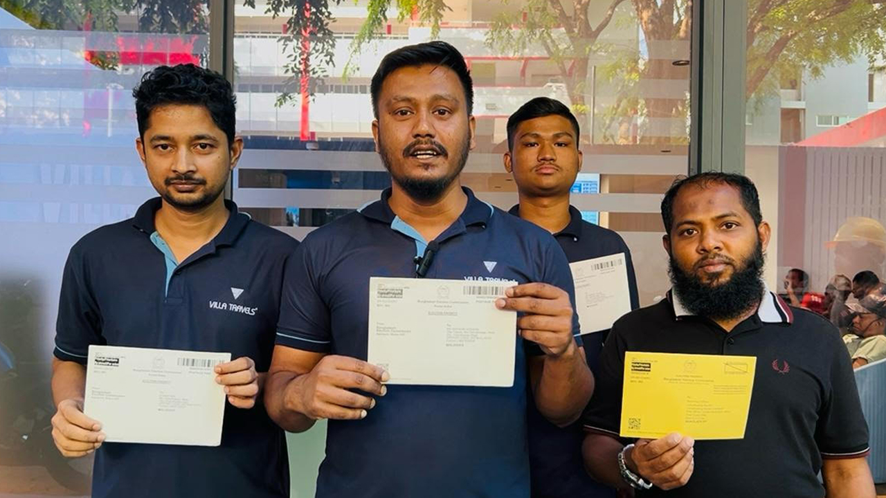 ব্যালট পেপার হাতে পেয়ে উচ্ছ্বসিত মালদ্বীপে প্রবাসী বাংলাদেশিরা