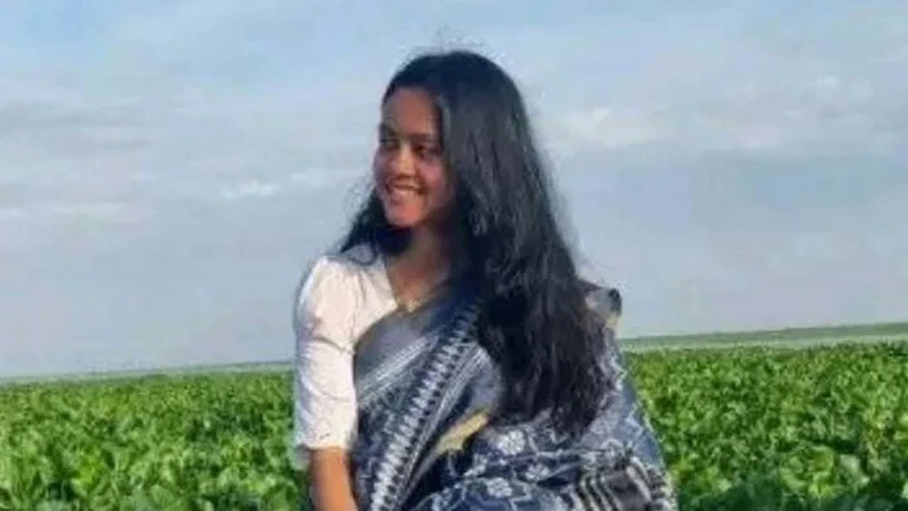 নিজ বাড়ি থেকে রাবি শিক্ষার্থীর ঝুলন্ত মরদেহ উদ্ধার