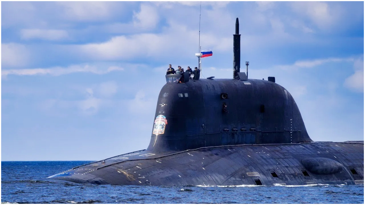 যুক্তরাষ্ট্রের তাড়া করা ট্যাংকারের সুরক্ষায় সাবমেরিন পাঠালো রাশিয়া