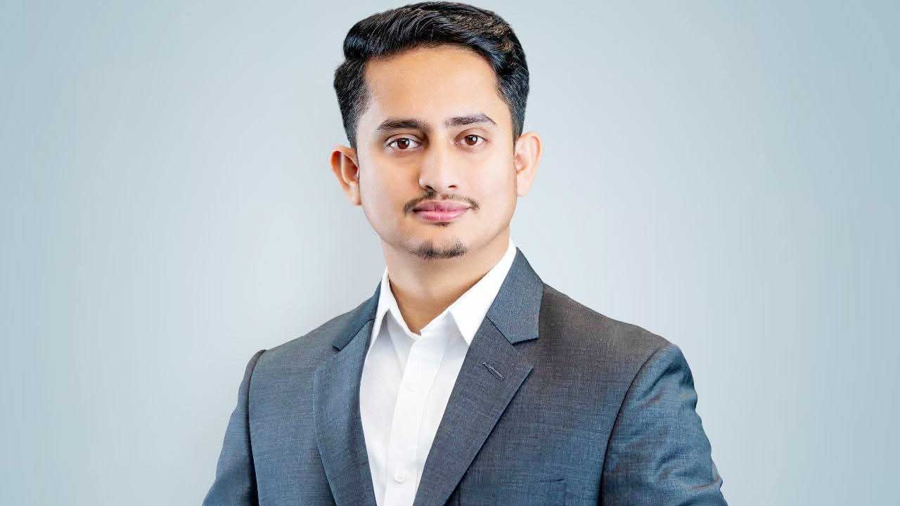 জোটপ্রধানকে স্বাগত জানিয়ে বিলবোর্ড করায় সারজিসকে কারণ দর্শানোর নোটিশ