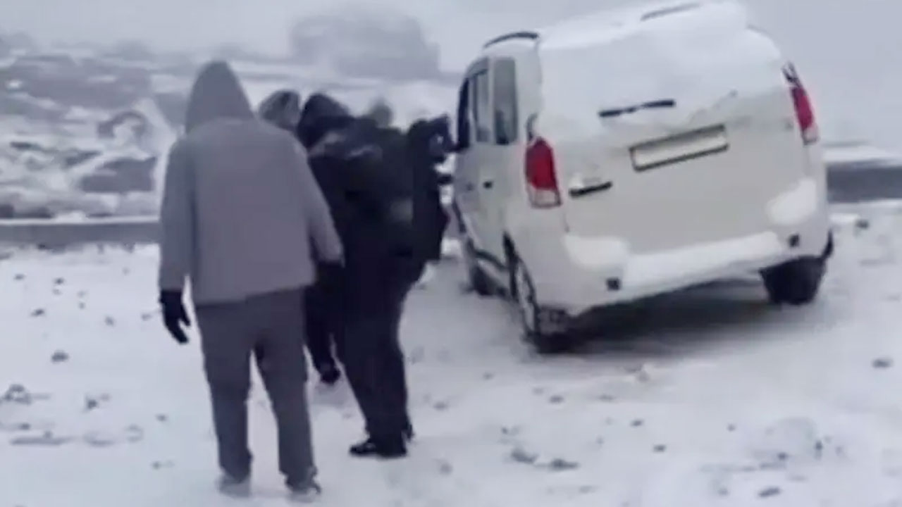 সিকিমে তুষারের ‘মৃত্যুফাঁদে’ আটকা পড়া ২৮ পর্যটককে উদ্ধার