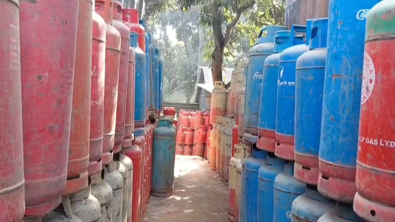 রাজবাড়ীতে দোকানে মিলছে না রান্নার গ্যাস, ভোক্তাদের দুর্ভোগ