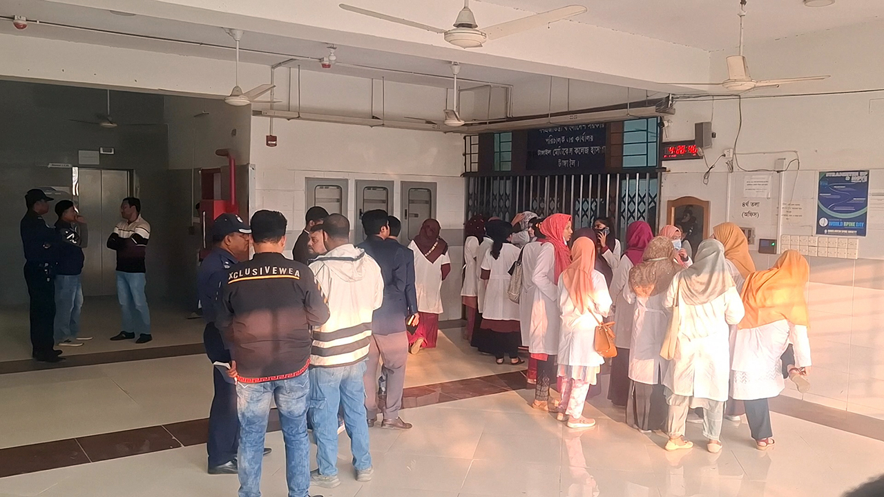 নারী চিকিৎসকদের ওয়াশরুমে গোপন ক্যামেরা, যুবক আটক