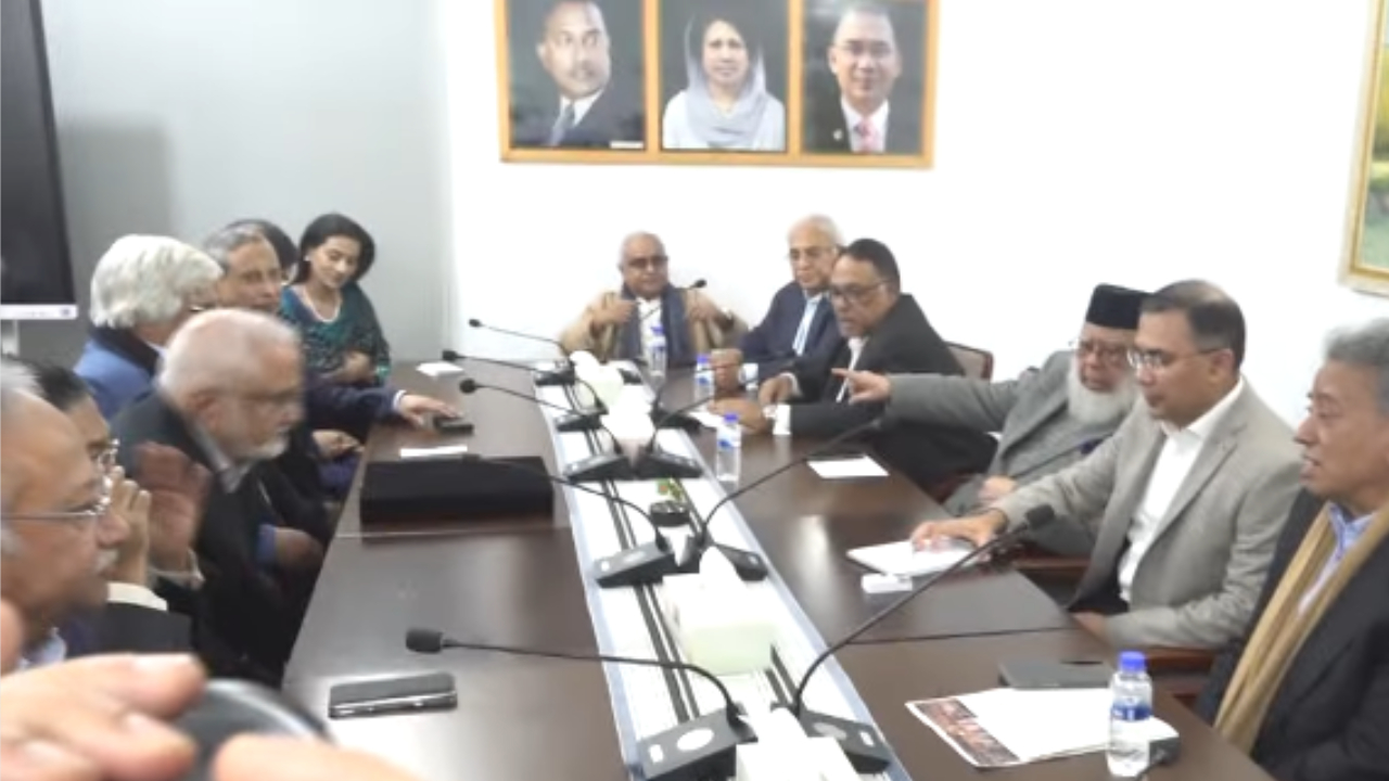 দেশের শীর্ষ ব্যবসায়ী ও শিল্প উদ্যোক্তাদের সঙ্গে তারেক রহমানের বৈঠক