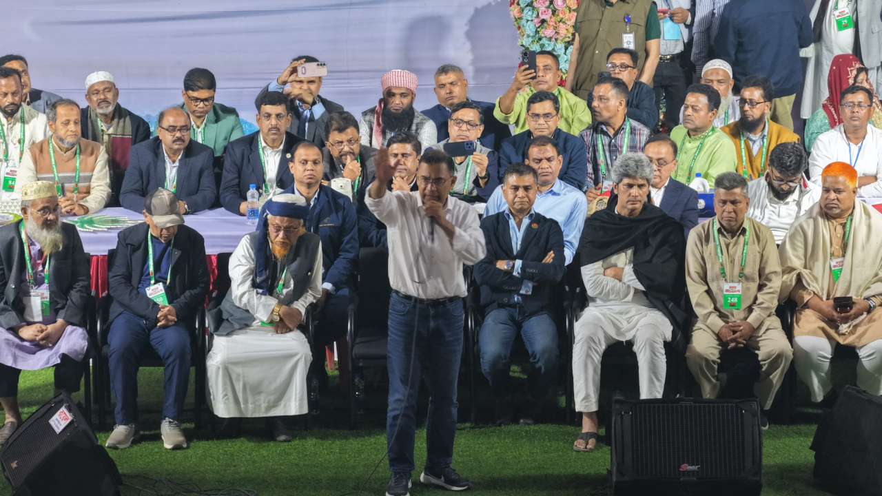 ধানের শীষের পাশাপাশি মাথাল ও খেজুর গাছ মার্কায় ভোট চাইলেন তারেক রহমান