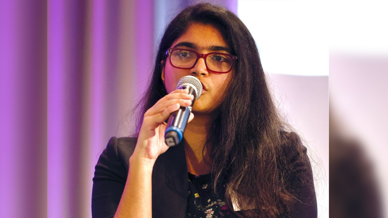 আমি ‘অতিথি পাখি’ নই, আপনাদের ঘরের মেয়ে : নির্বাচনী ইশতেহারে তাসনিম জারা