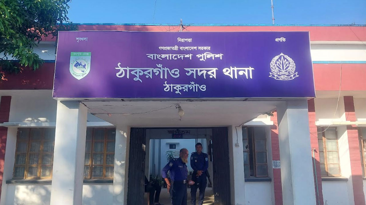 ঘন কুয়াশায় ঠাকুরগাঁওয়ে বাস-লরির সংঘর্ষ, আহত ৭