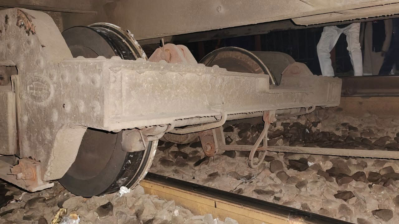 ভৈরবে ট্রেনের বগি লাইনচ্যুত, ঢাকা-সিলেট-চট্টগ্রাম রুটে ট্রেন চলাচল বন্ধ