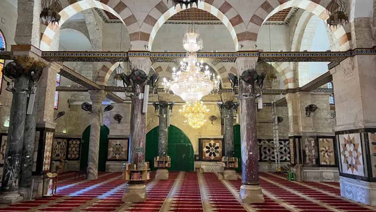 মসজিদুল আকসায় এশা ও তারাবি নামাজ বন্ধ