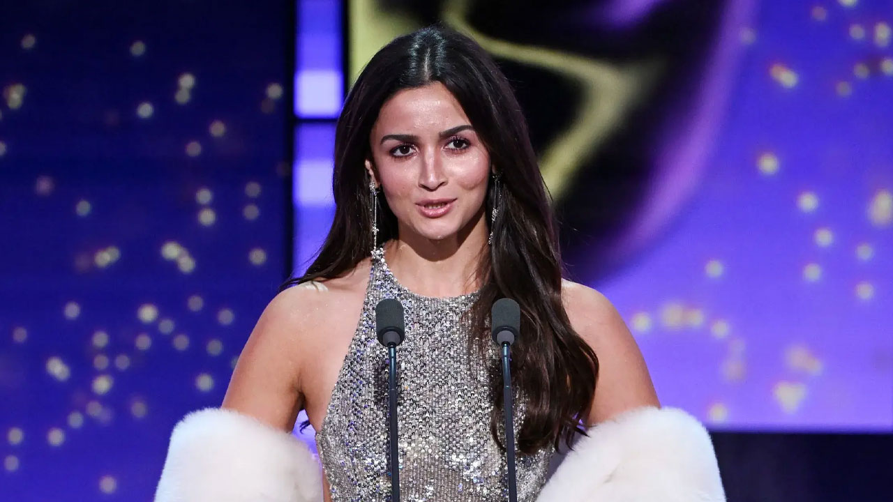 বাফটায় ‘ওভার অ্যাক্টিং’ নিয়ে সমালোচনা, জবাব দিলেন আলিয়া