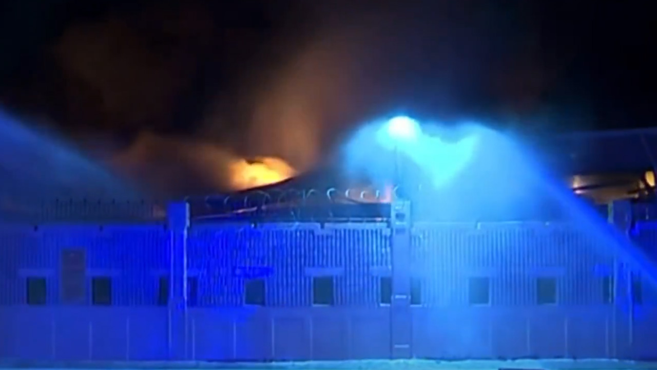 ইরানের হামলায় বাহরাইনের বন্দরে আগুন