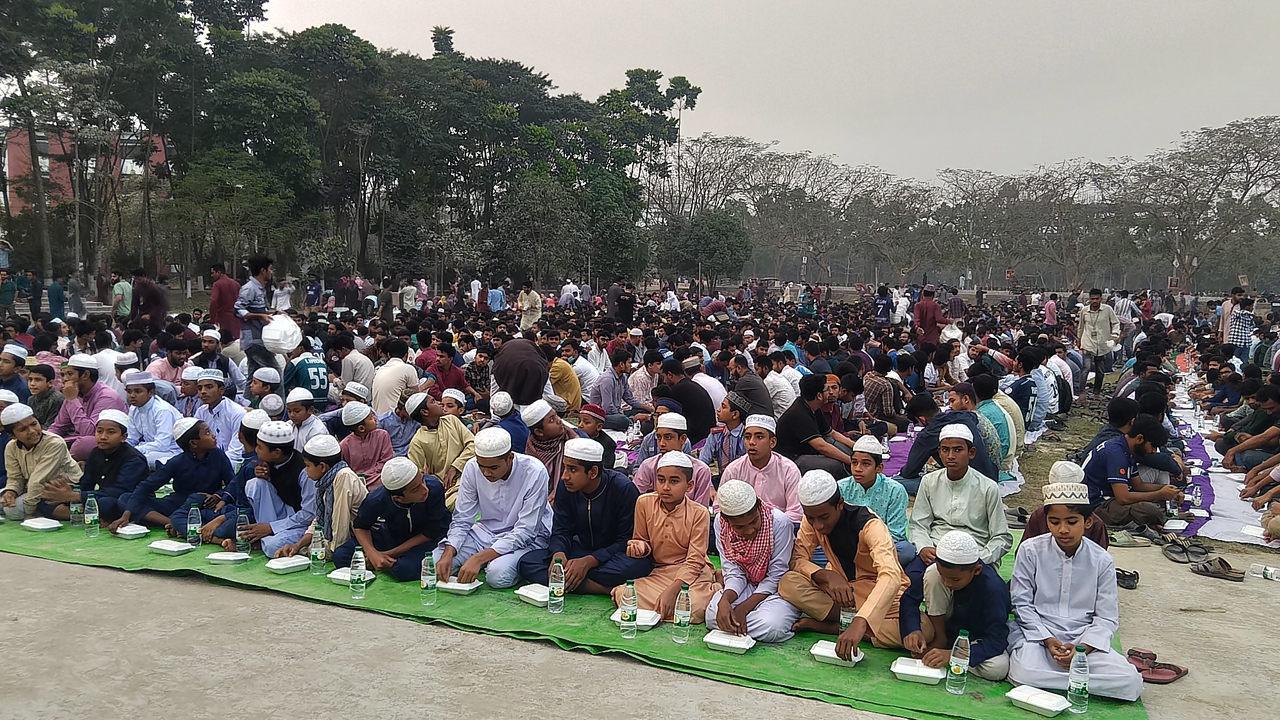 বেরোবি ছাত্রদলের উদ্যোগে ৫ হাজার শিক্ষার্থী নিয়ে গণ-ইফতার