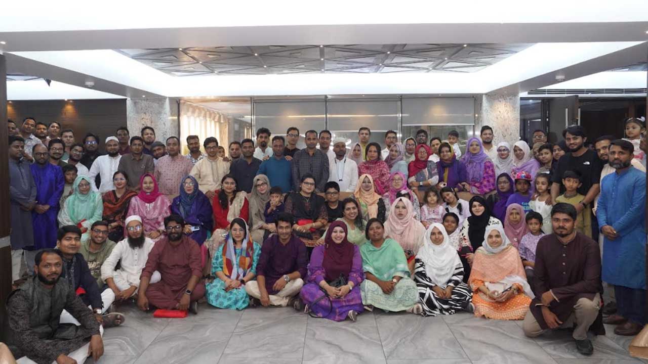 স্মৃতিচারণ ও সৌহার্দ্যে চবি ব্যাচ ৪২-এর ইফতার সম্মিলন