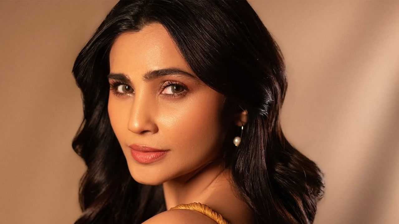 ইফতার বানিয়ে তোপের মুখে বলিউড অভিনেত্রী, দিলেন কড়া জবাব