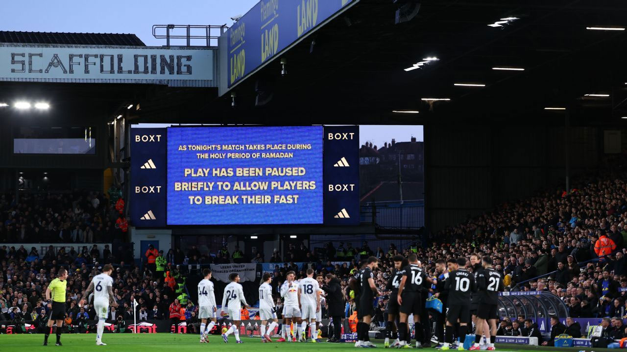 ম্যাচের মাঝে ইফতার বিরতিতে দুয়োর ঘটনায় গার্দিওলার তীব্র নিন্দা