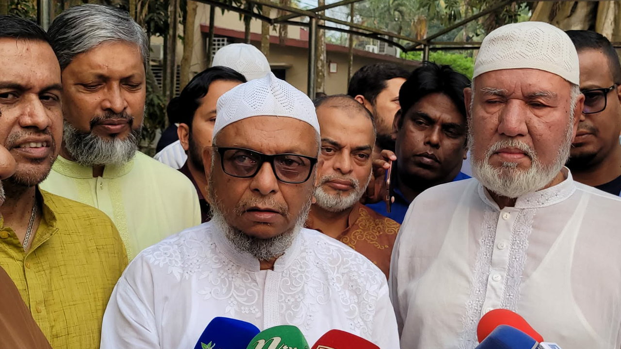 পরিস্থিতি খারাপ হলে প্রবাসীদের দেশে ফেরাতে প্রস্তুত সরকার