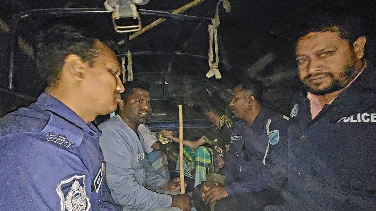 গাজীপুরে পুলিশের ওপর হামলা, হ্যান্ডকাফসহ আসামি ছিনতাই