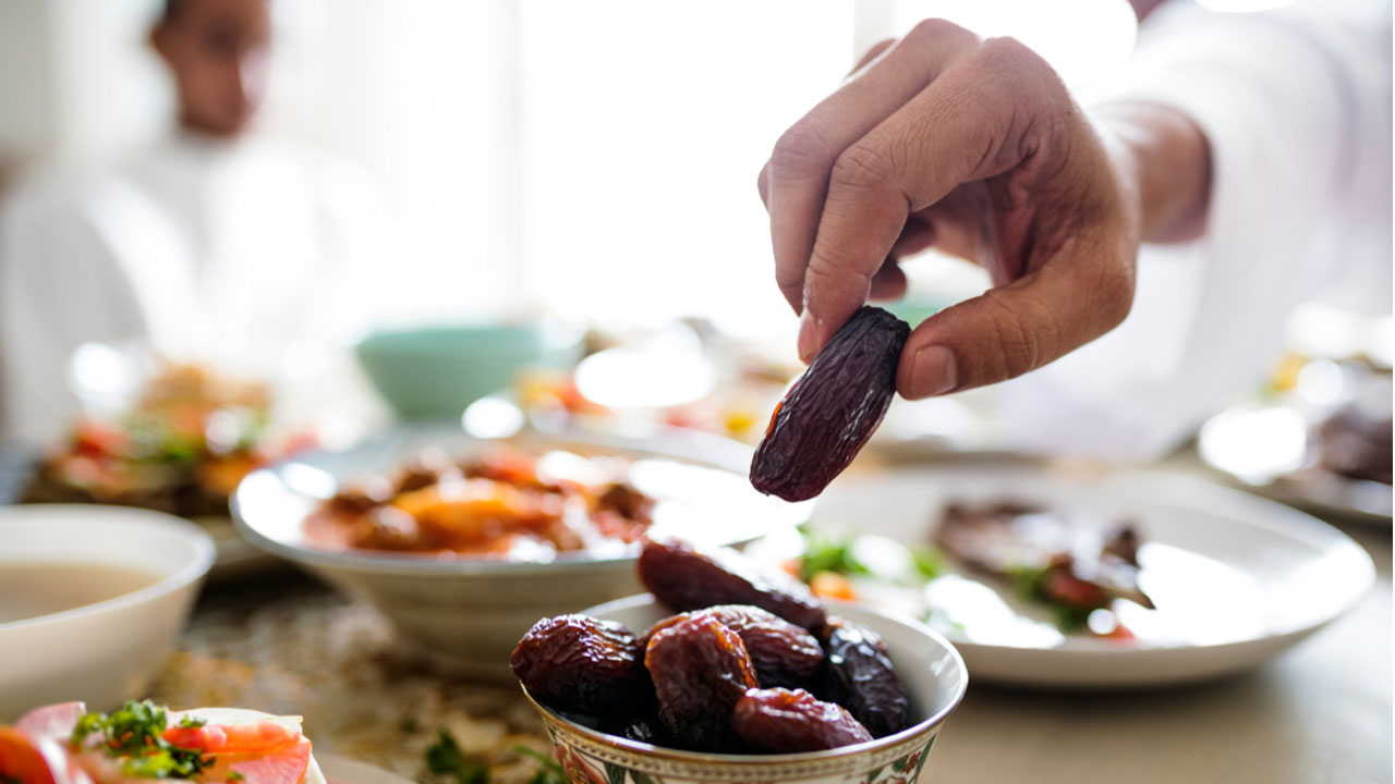 ইফতারের সময় অজু করতেই হবে?