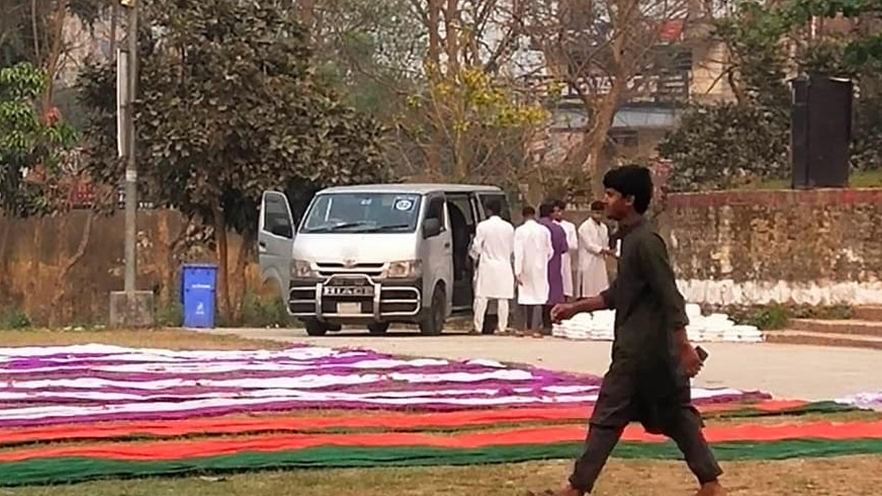 বেরোবি ছাত্রদলের ইফতারে প্রক্টরের গাড়ি ও অ্যাম্বুলেন্স ব্যবহার