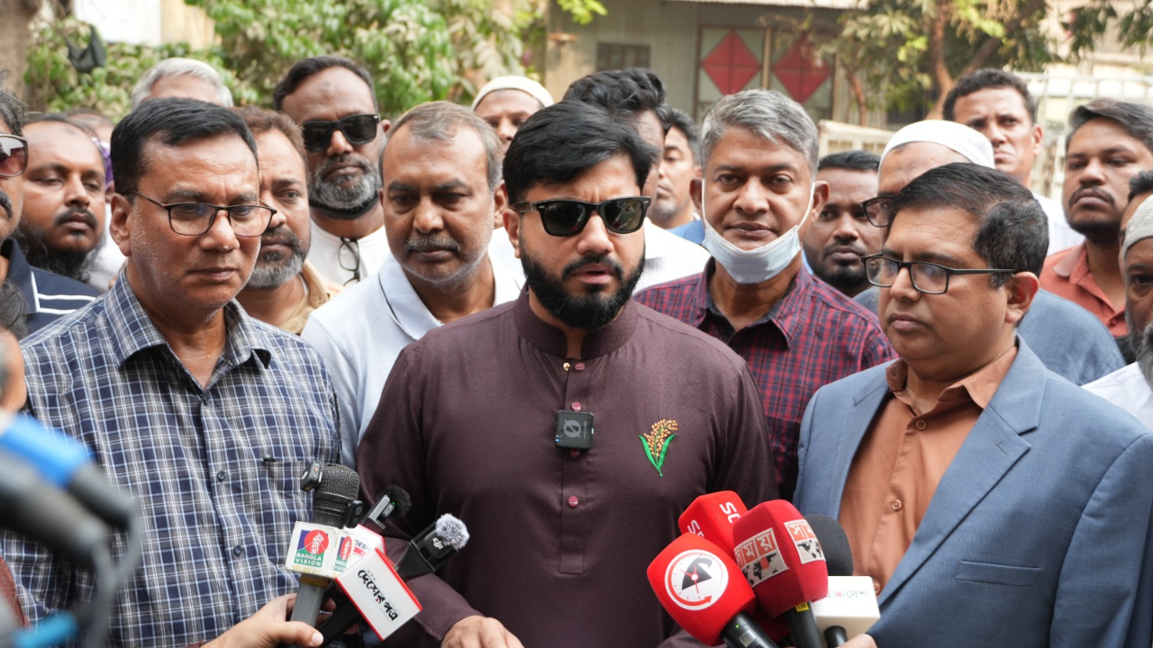 সড়কে অবৈধ দখল উচ্ছেদে ব্যবস্থা নেওয়া হবে : ইশরাক হোসেন