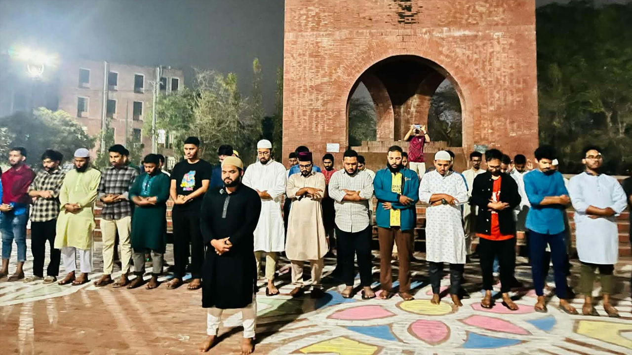 জাবিতে আয়াতুল্লাহ খামেনিসহ ইরানে নিহত সবার স্মরণে গায়েবানা জানাজা