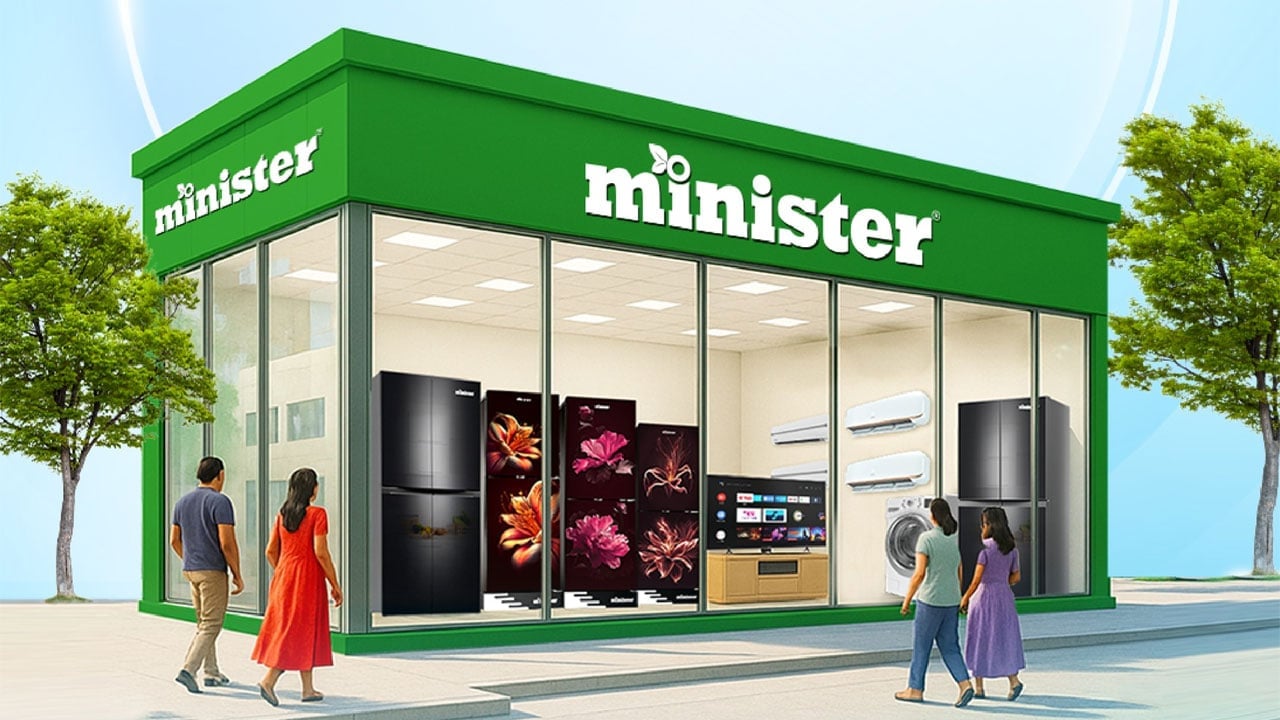 এসএসসি পাসে শোরুমে সেলস ম্যান নিচ্ছে মিনিস্টার