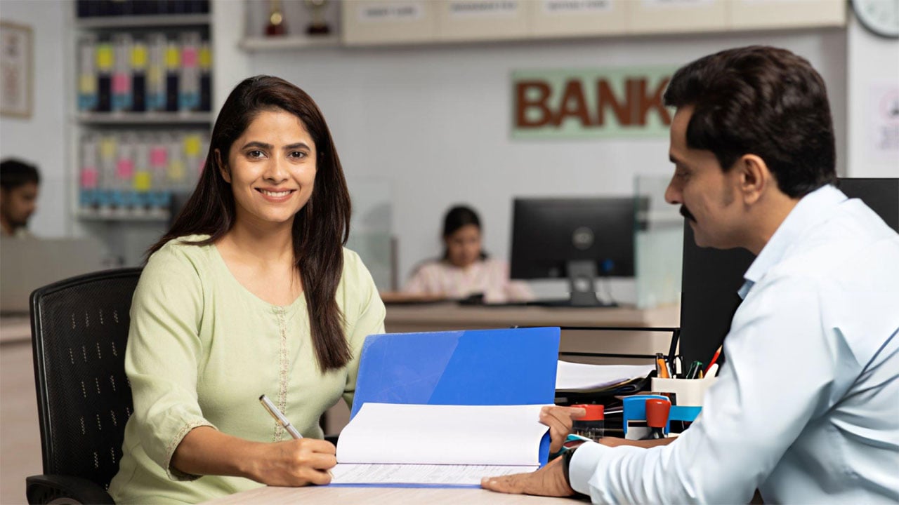 নতুনদের ক্যারিয়ার গড়ার সুযোগ দিচ্ছে প্রাইভেট ব্যাংক