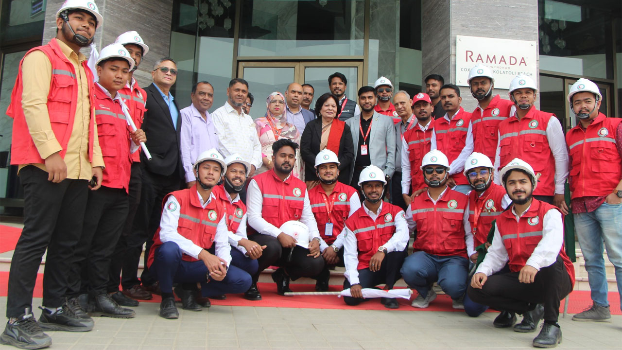 রেড ক্রিসেন্টে চাকরি, ৪৫ বছরেও আবেদন