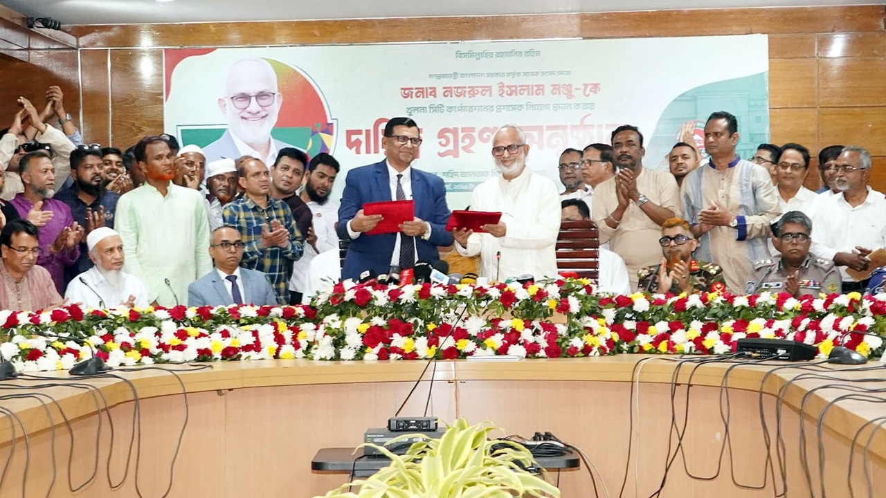 অবৈধ পয়সা আয় করতে চাই না, কর্মকর্তারাও যেন না করে : মঞ্জু