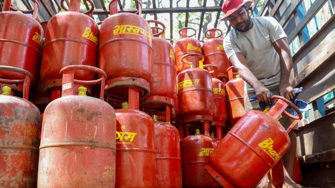 ইরান যুদ্ধ : অভ্যন্তরীণ এলপিজির উৎপাদন ২৫ শতাংশ বাড়াচ্ছে ভারত