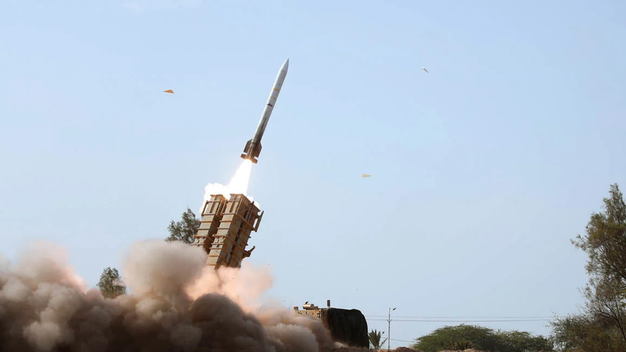 আধ ঘণ্টার মধ্যে তৃতীয় দফায় মিসাইল ছুড়ল ইরান