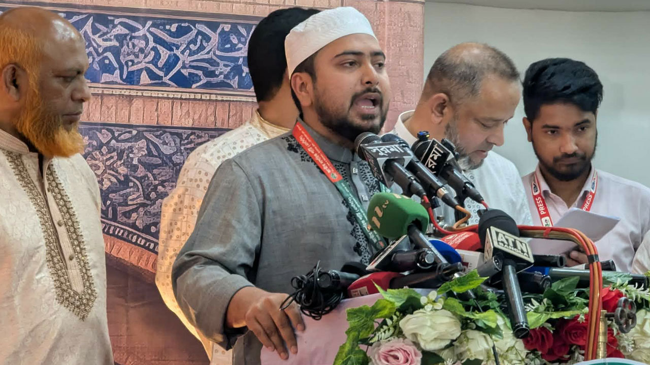 দেশ আবারও গণতন্ত্র থেকে একদলীয় স্বৈরতন্ত্রের দিকে যাবে কিনা প্রশ্ন উঠেছে