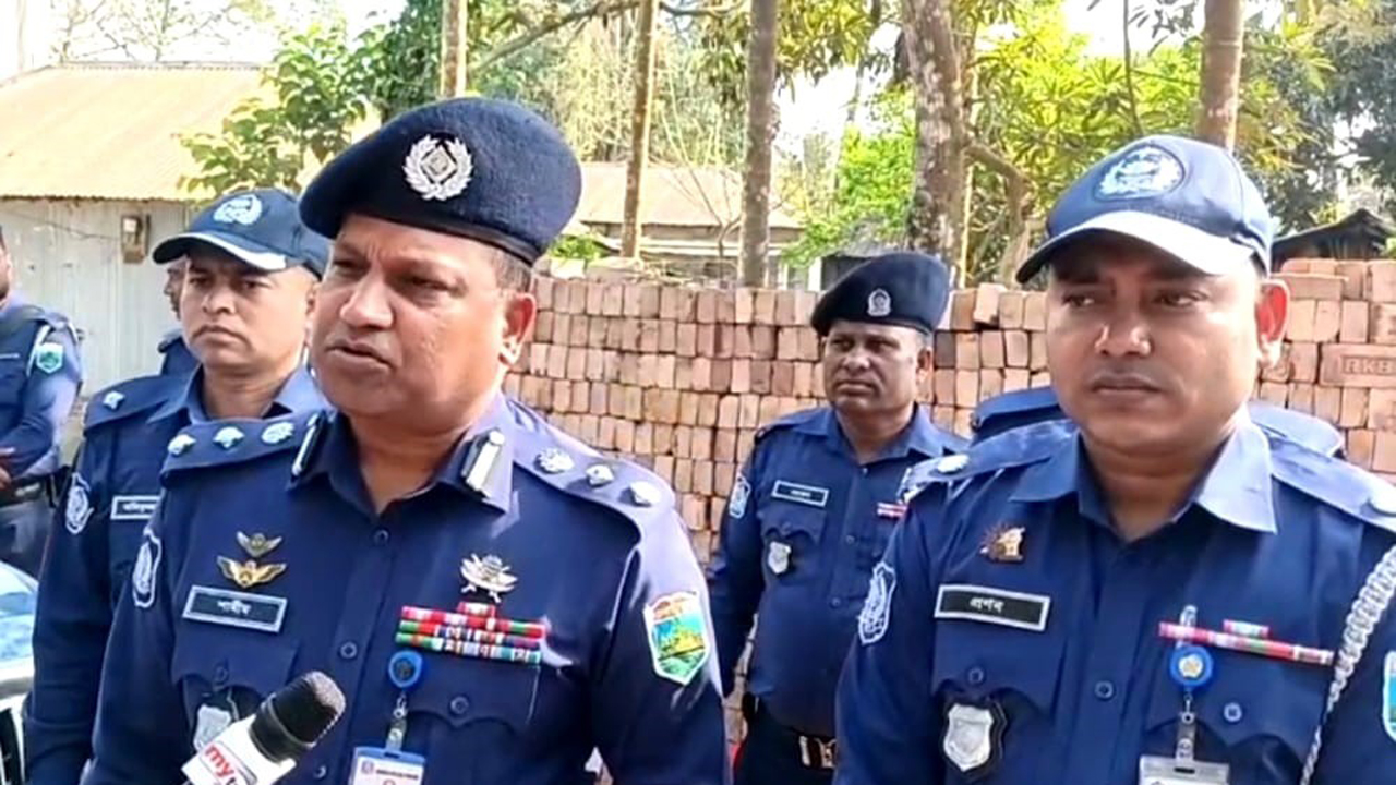 পাবনায় দাদি-নাতনি হত্যাকাণ্ডের ‘ক্লু’ হাতে পেয়েছে পুলিশ: অতিরিক্ত ডিআইজি