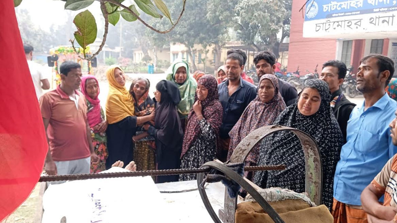 চাটমোহরে ভ্যান ছিনতাই করতে চাচাতো ভাইকে হত্যা, আটক ৩