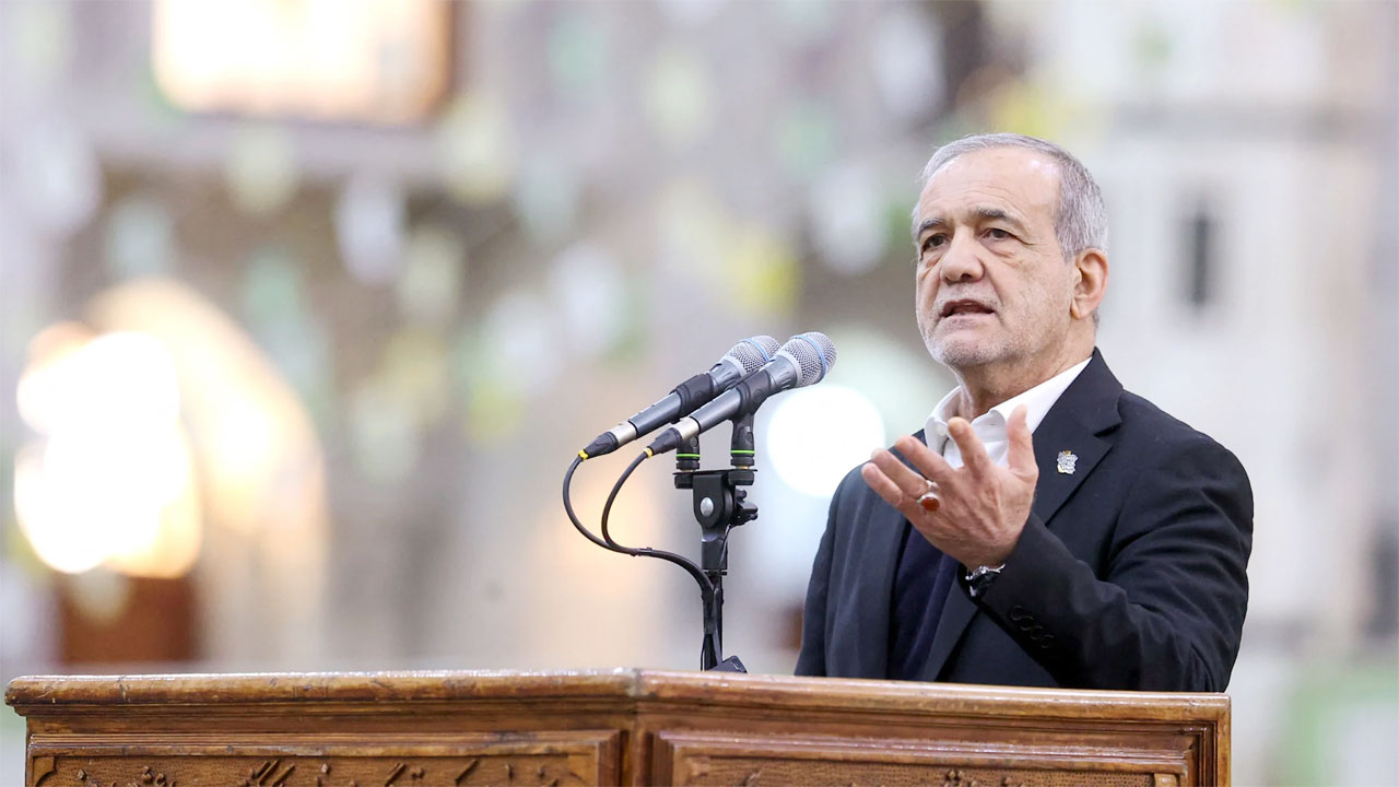 প্রেসিডেন্ট পেজেশকিয়ানকে প্রধান করে ‘অস্থায়ী নেতৃত্ব পরিষদ’ গঠন করল ইরান